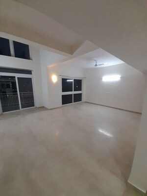Room in 4 BHK Apartment at BPTP Mansions Park Prime, Sector 66 – for Sale