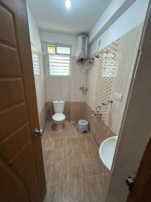 Bathroom in 2 BHK Apartment at Srinivasa Mansion, Hbr Layout – for Rent