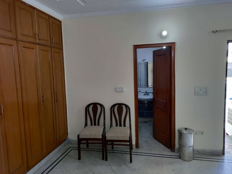 Room, west patel nagar 1 RK 25 Sq.Yd. Builder Floor In West Patel Nagar Delhi 10418290