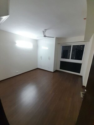 Room in 4 BHK Apartment at BPTP Mansions Park Prime, Sector 66 – for Sale