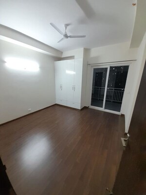 Room in 4 BHK Apartment at BPTP Mansions Park Prime, Sector 66 – for Sale