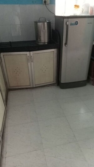 Room in 1 BHK Apartment at Navpada – for Rent