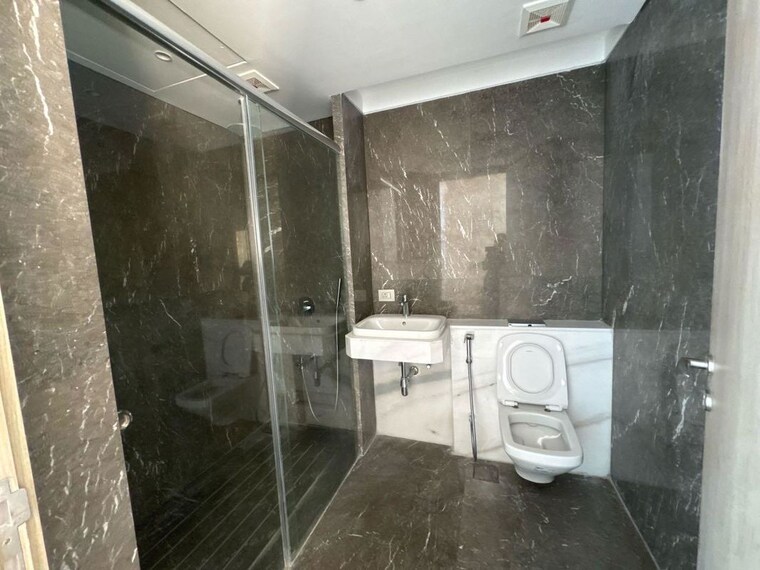 Bathroom, rustomjee-crown 4 Bedroom 2230 Sq.Ft. Apartment In Prabhadevi Mumbai 10418319