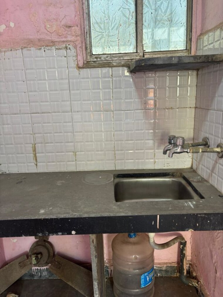 Kitchen, chembur colony Studio 250 Sq.Ft. Independent House In Chembur Colony Mumbai 10414203