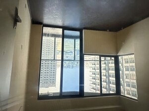 Room in 4 BHK Apartment at Paras Dews, Sector 106 – for Sale