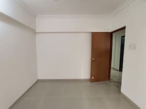 Room in 2 BHK Apartment at MM Spectra, Chembur – for Rent