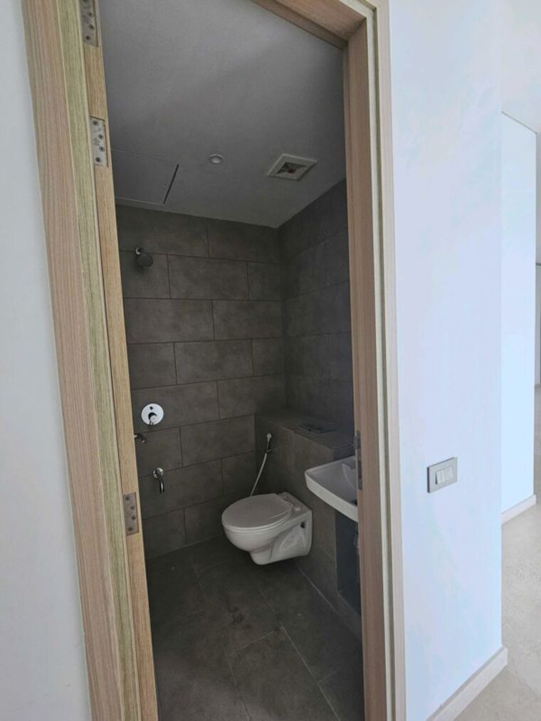 Bathroom, rustomjee-crown 4 Bedroom 2310 Sq.Ft. Apartment In Prabhadevi Mumbai 10418332