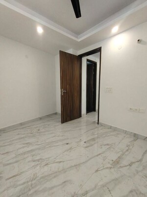 Room in 2 BHK Builder Floor at Saket – for Rent