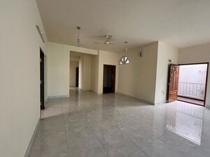 Room in 3 BHK Builder Floor at Hsr Layout Sector 3 – for Rent