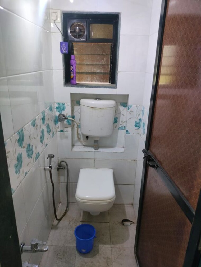 Bathroom, brindaban-mathura-chs 2 Bedroom 770 Sq.Ft. Apartment In Vrindavan Society Thane 10418306