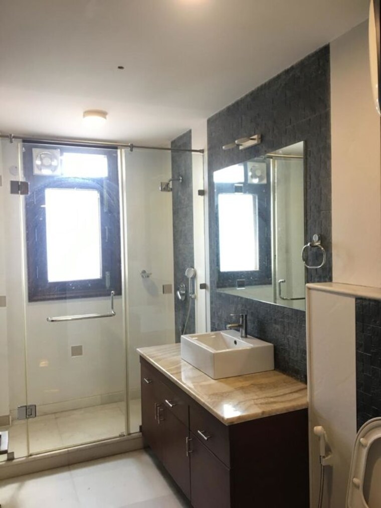 Team Area, nehru enclave 4 Bedroom 1000 Sq.Yd. Builder Floor In Nehru Enclave Delhi 10418390
