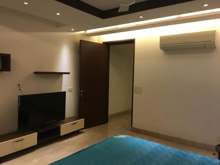 Room, nehru enclave 4 Bedroom 1000 Sq.Yd. Builder Floor In Nehru Enclave Delhi 10418390