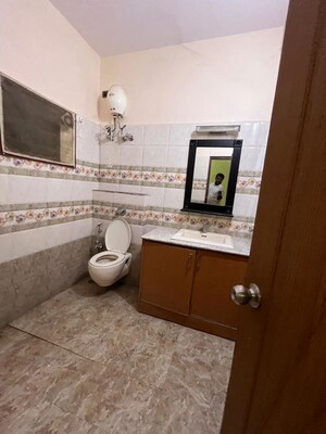 Bathroom in 3 BHK Builder Floor at Hsr Layout Sector 2 – for Rent
