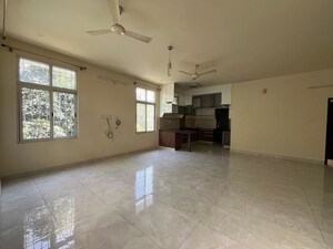 Room in 3 BHK Builder Floor at Hsr Layout Sector 3 – for Rent