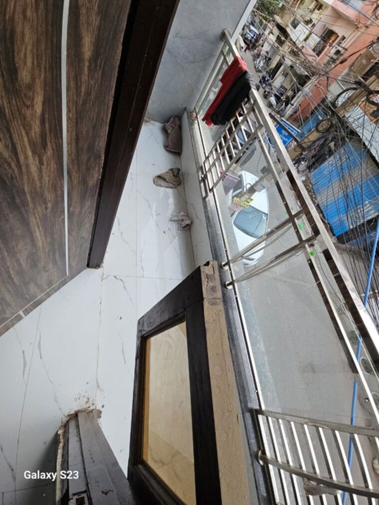 Balcony, west patel nagar 2 Bedroom 100 Sq.Ft. Builder Floor In West Patel Nagar Delhi 10418397