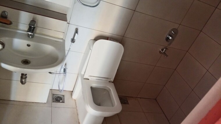 Bathroom, tata-eureka-park 2 Bedroom 1100 Sq.Ft. Apartment In Sector 150 Noida 10418398