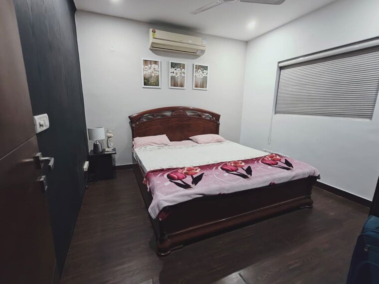 Bedroom, green park 3 Bedroom 1600 Sq.Ft. Builder Floor In Green Park Delhi 10418395