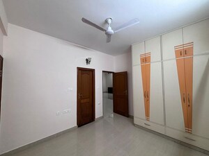 Room in 3 BHK Builder Floor at Jayanagar – for Rent