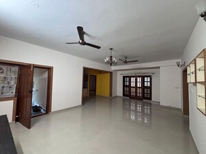 Room in 3 BHK Builder Floor at Jayanagar – for Rent