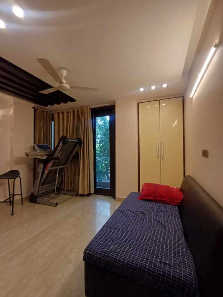 Bedroom, sarvodaya enclave 3 Bedroom 200 Sq.Yd. Builder Floor In Sarvodaya Enclave Delhi 10418403