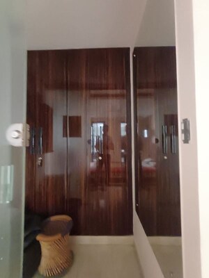 Furnished Amenities in 3 BHK Builder Floor at Sarvodaya Enclave – for Sale