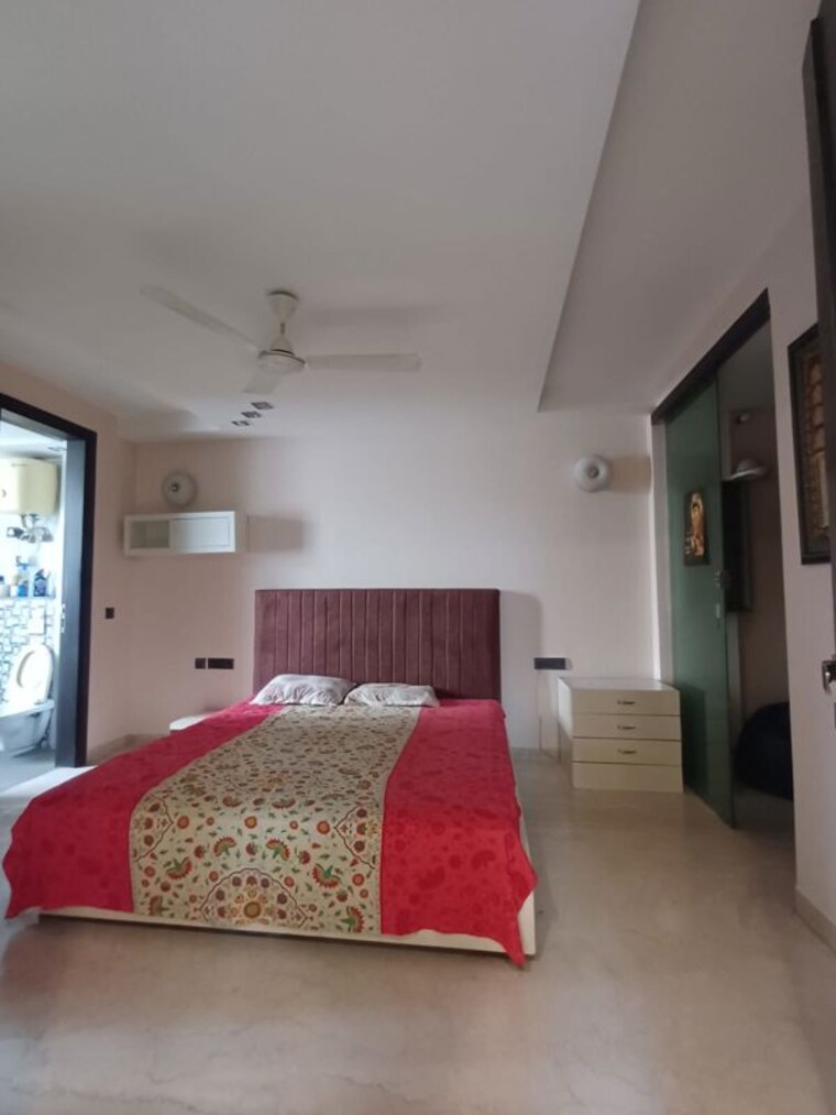 Bedroom, sarvodaya enclave 3 Bedroom 200 Sq.Yd. Builder Floor In Sarvodaya Enclave Delhi 10418403
