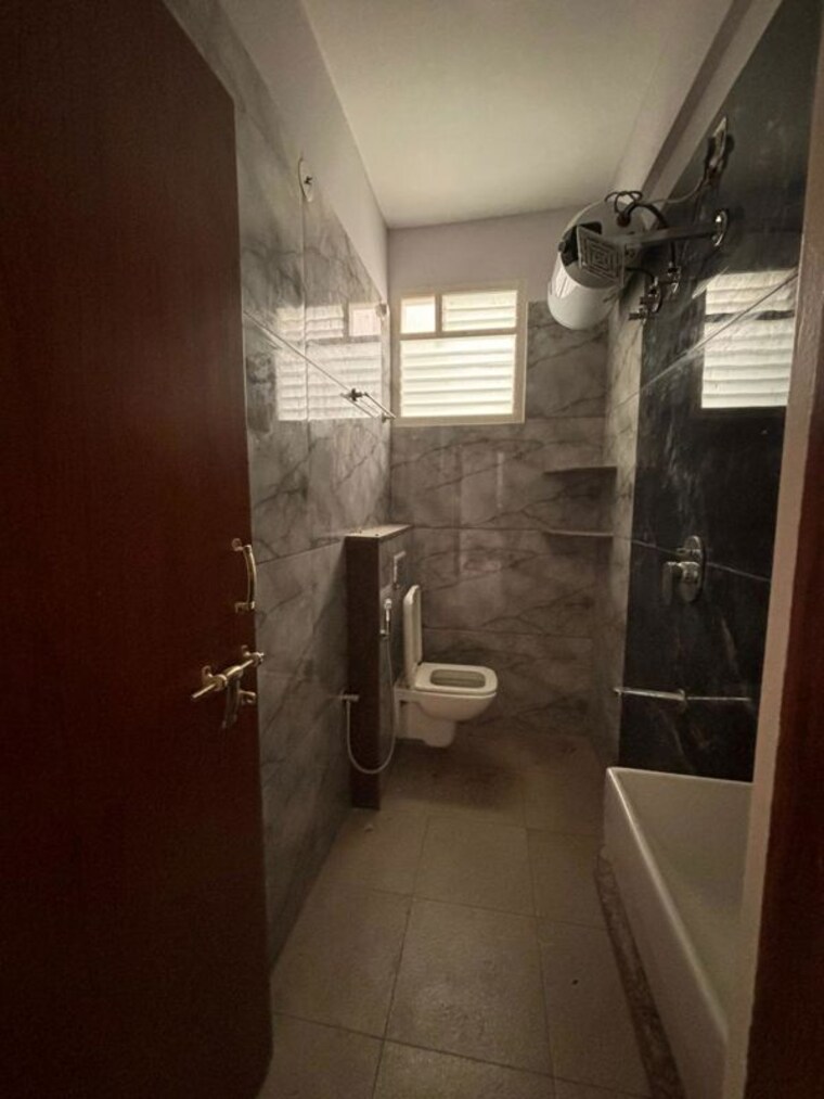 Bathroom, agara 3.5 Bedroom 2400 Sq.Ft. Builder Floor In Agara Bangalore 10418415