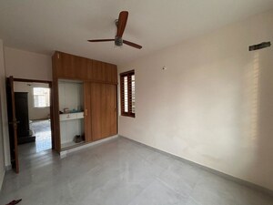 Room in 3.5 BHK Builder Floor at Agara – for Rent