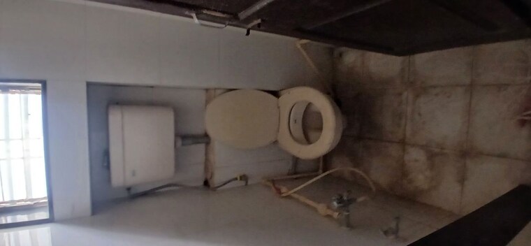 Bathroom, bhoj-bhavan Commercial Shop 350 Sq.Ft. In Chembur Mumbai 10418428