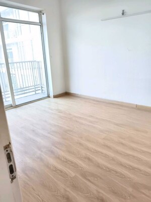 Room in 2 BHK Apartment at Jaypee Greens Pavilion Court, Sector 128 – for Rent