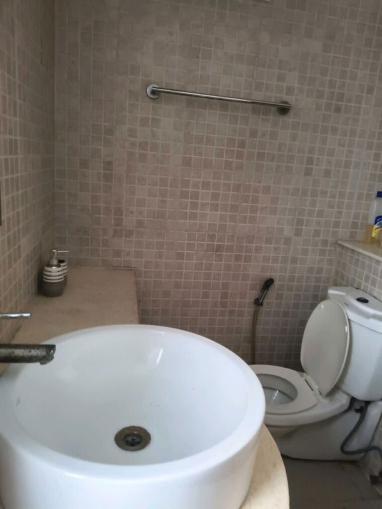 Bathroom, jaypee-greens-pavilion-court 2 Bedroom 1175 Sq.Ft. Apartment In Sector 128 Noida 10418429