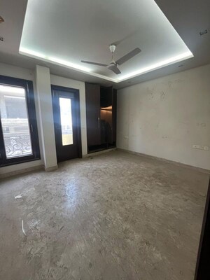 Room in 3 BHK Builder Floor at Navjeevan Vihar – for Sale