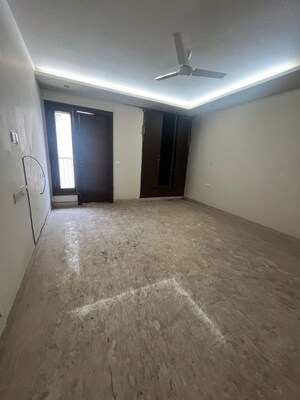 Room in 3 BHK Builder Floor at Navjeevan Vihar – for Sale