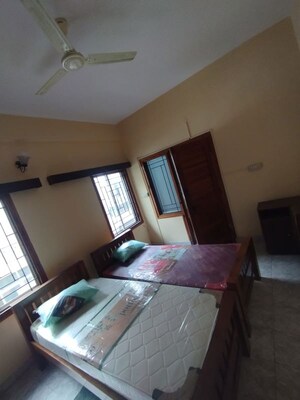 Furnished Amenities in 2 BHK Apartment at Frazer Town – for Rent