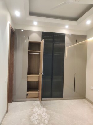 Building Lobby in 3.5 BHK Builder Floor at Navjeevan Vihar – for Sale