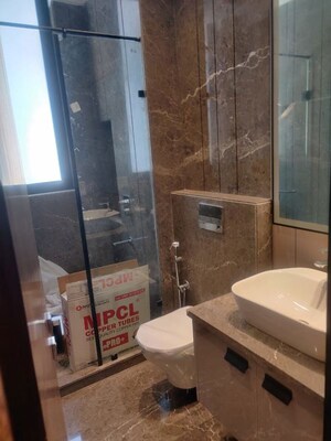 Furnished Amenities in 3.5 BHK Builder Floor at Navjeevan Vihar – for Sale