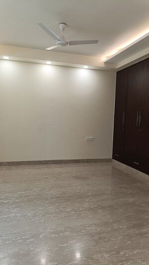 Room in 4 BHK Builder Floor at Navjeevan Vihar – for Sale