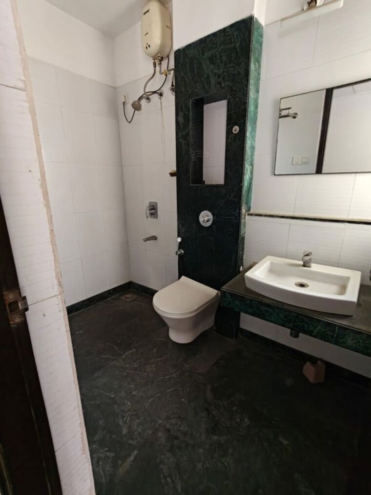 Bathroom, lodha-splendora 3 Bedroom 840 Sq.Ft. Apartment In Ghodbunder Road Thane 10418476
