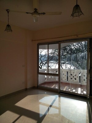 Room in 4 BHK Apartment at Halasuru – for Rent
