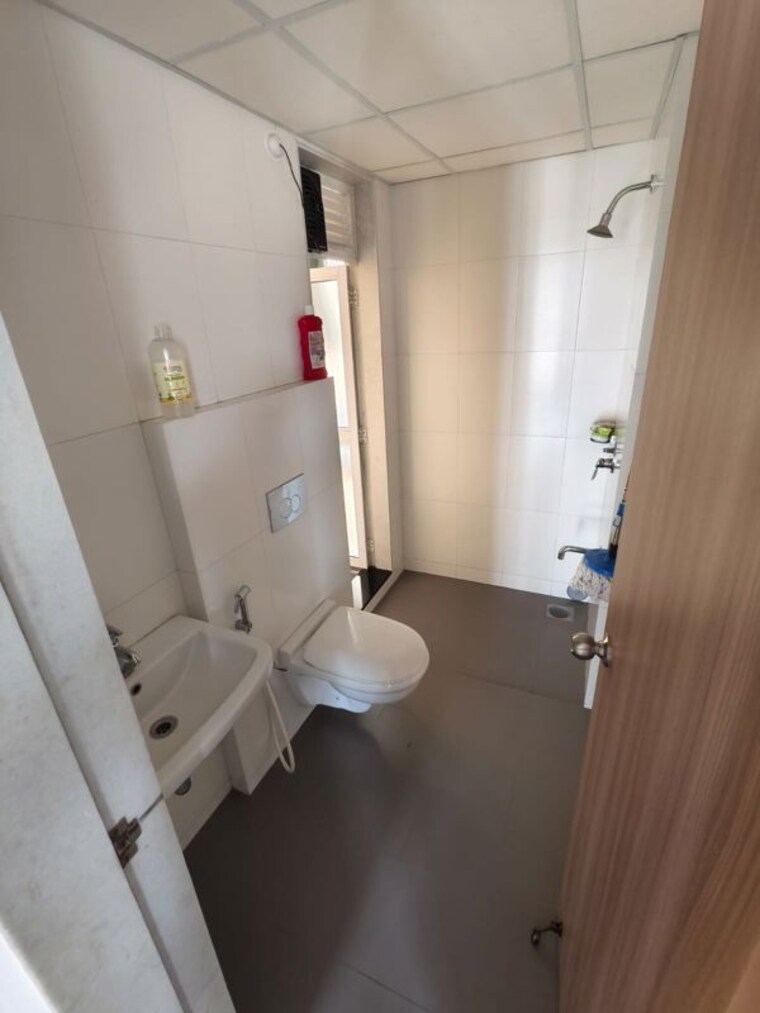 Bathroom, godrej-emerald 3 Bedroom 920 Sq.Ft. Apartment In Ghodbunder Road Thane 10418497