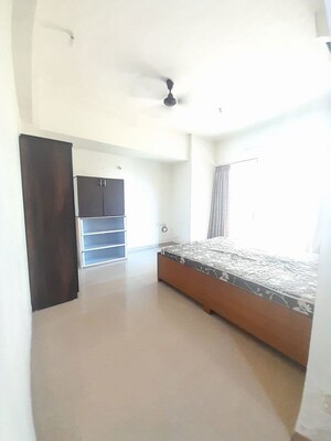 Room in 3 BHK Apartment at Ashar Sapphire, Kapur Bawdi – for Rent