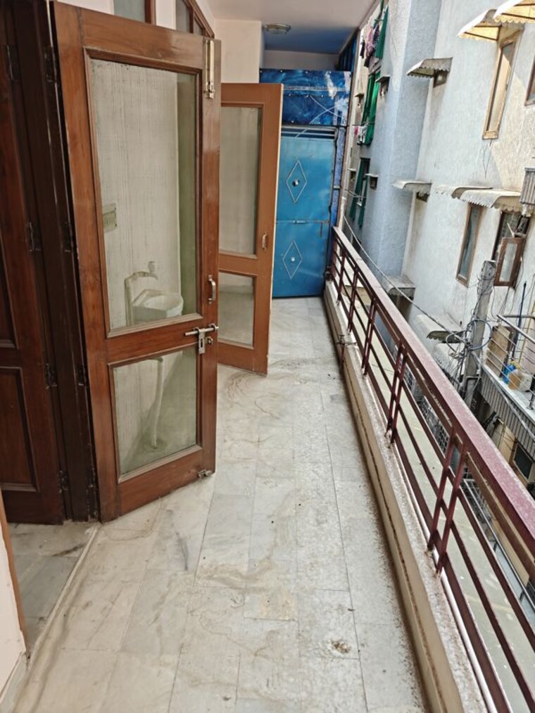 Balcony, azadpur 3 Bedroom 140 Sq.Yd. Builder Floor In Azadpur Delhi 10418478
