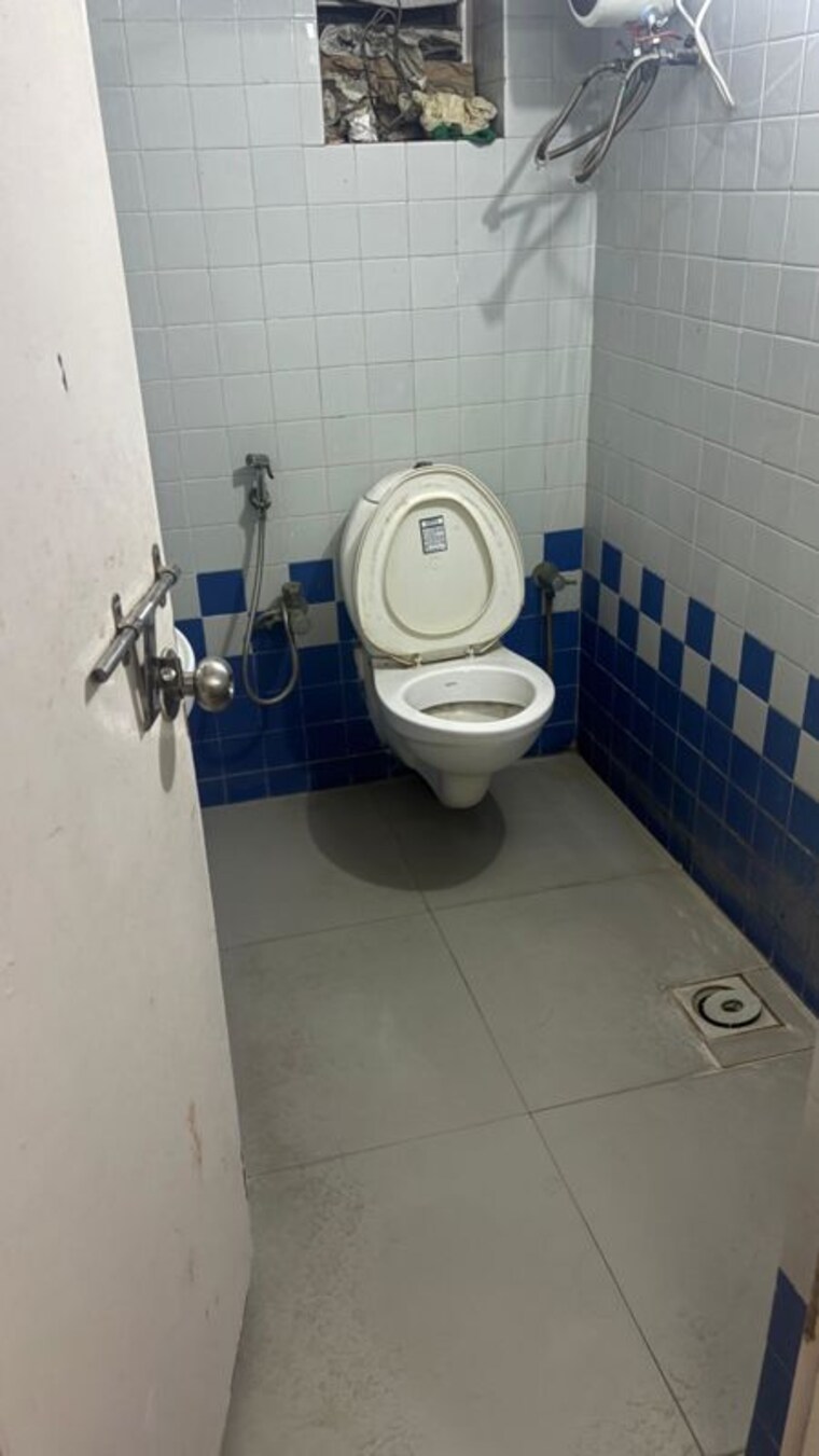 Bathroom, vastrapur 2 Bedroom 1350 Sq.Ft. Apartment In Vastrapur Ahmedabad 10418539