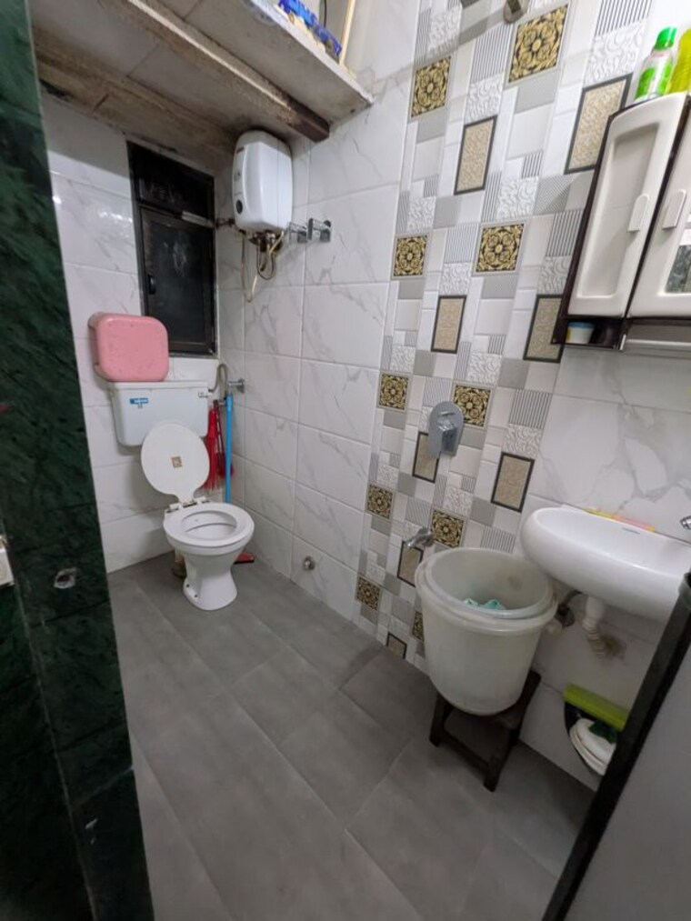 Bathroom, borivali west 1 RK 390 Sq.Ft. Apartment In Borivali West Mumbai 10418566