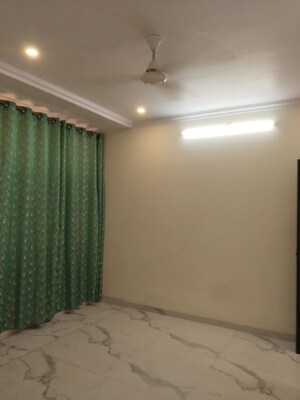 Room in 4 BHK Builder Floor at Sarita Vihar – for Rent
