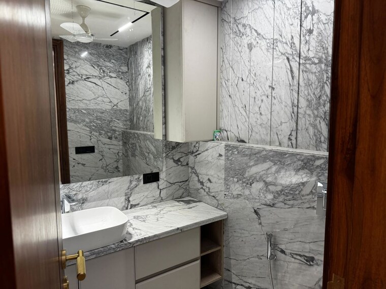Bathroom, greater kailash i 4 Bedroom 5500 Sq.Ft. Builder Floor In Greater Kailash I Delhi 10418580