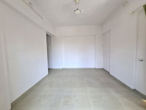 Room in 2 BHK Apartment at Kandivali West – for Rent