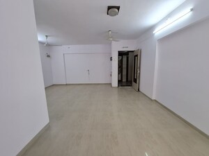 Room in 2 BHK Apartment at Kandivali West – for Rent