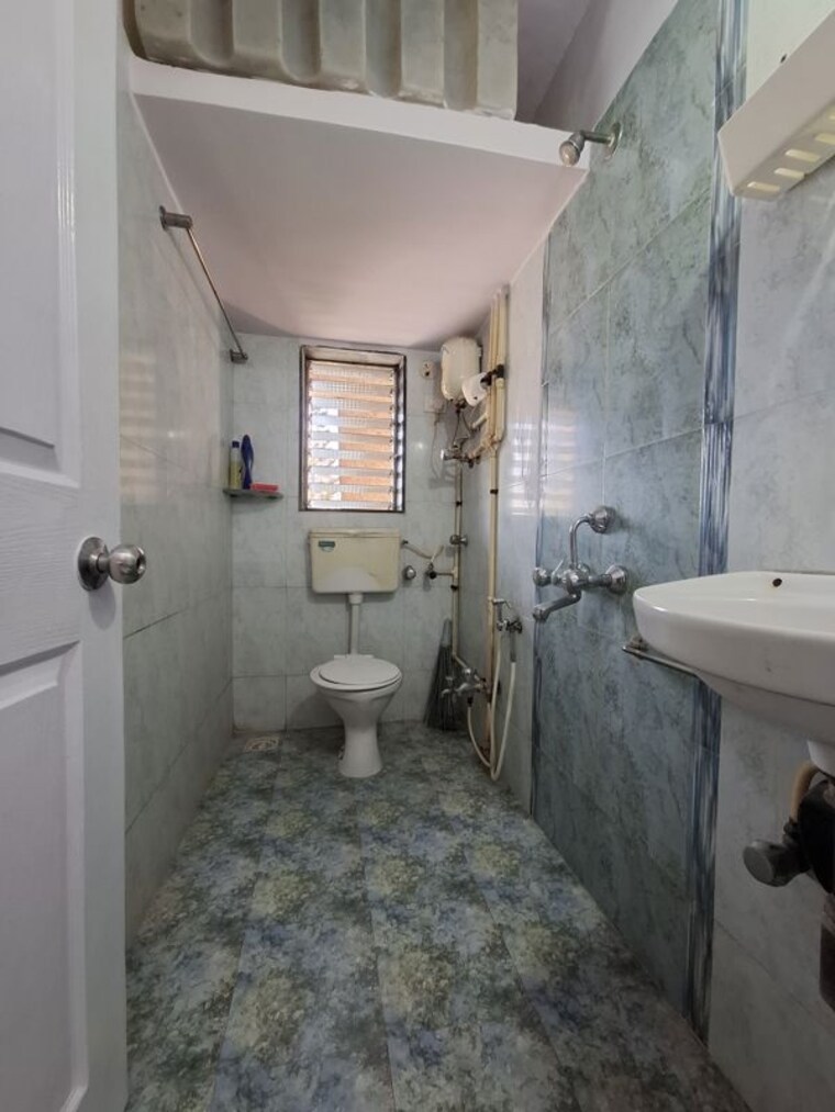 Bathroom, kandivali west 2 Bedroom 950 Sq.Ft. Apartment In Kandivali West Mumbai 10418588