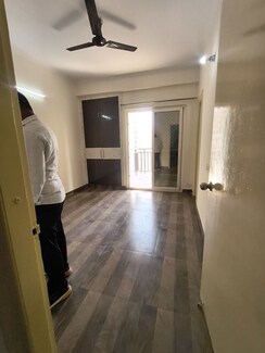 2 BHK Apartment For Rent in Paramount Emotions Phase II